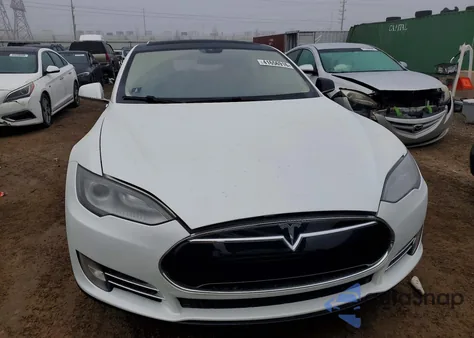 2013 Tesla Model S z USA, uszkodzony, nr VIN 5YJSA1CP6DFP07874